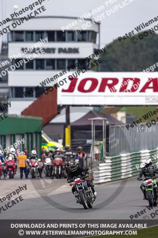 Vintage motorcycle club;eventdigitalimages;mallory park;mallory park trackday photographs;no limits trackdays;peter wileman photography;trackday digital images;trackday photos;vmcc festival 1000 bikes photographs